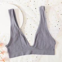 Load image into Gallery viewer, Seamless blackless plunge bralette
